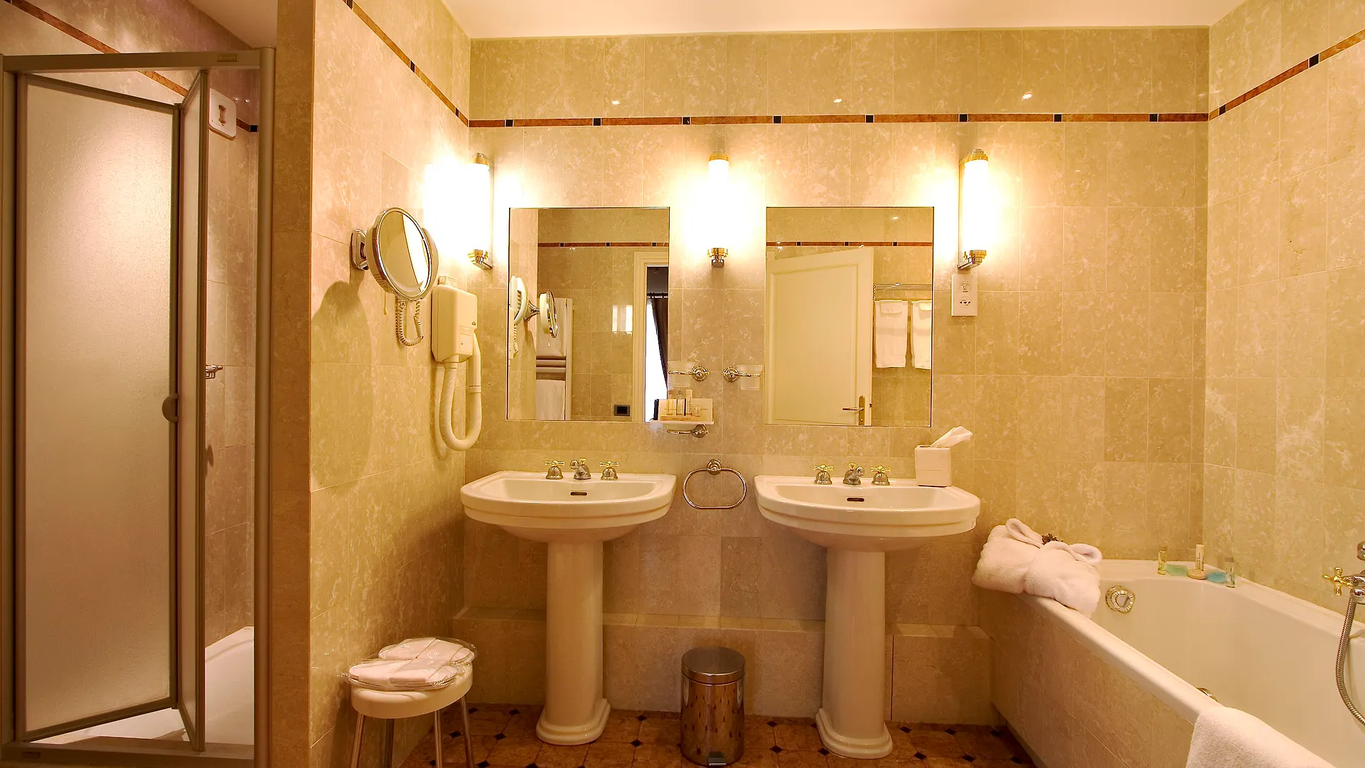 **** Hotel Chateau De Pizay Belleville-en-Beaujolais France