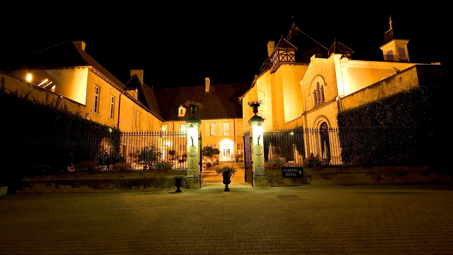 **** Hotel Chateau De Pizay Belleville-en-Beaujolais France